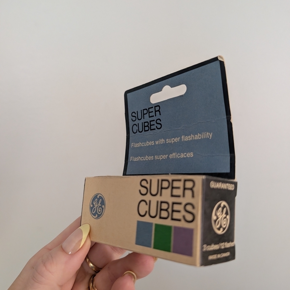 GE Super Cubes Flashcubes - Picture 2 of 6